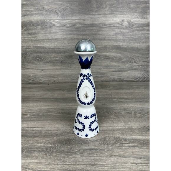 Clase Azul Reposado Tequila White And Blue Empty Bottle 750ML With Cap - Picture 1 of 8
